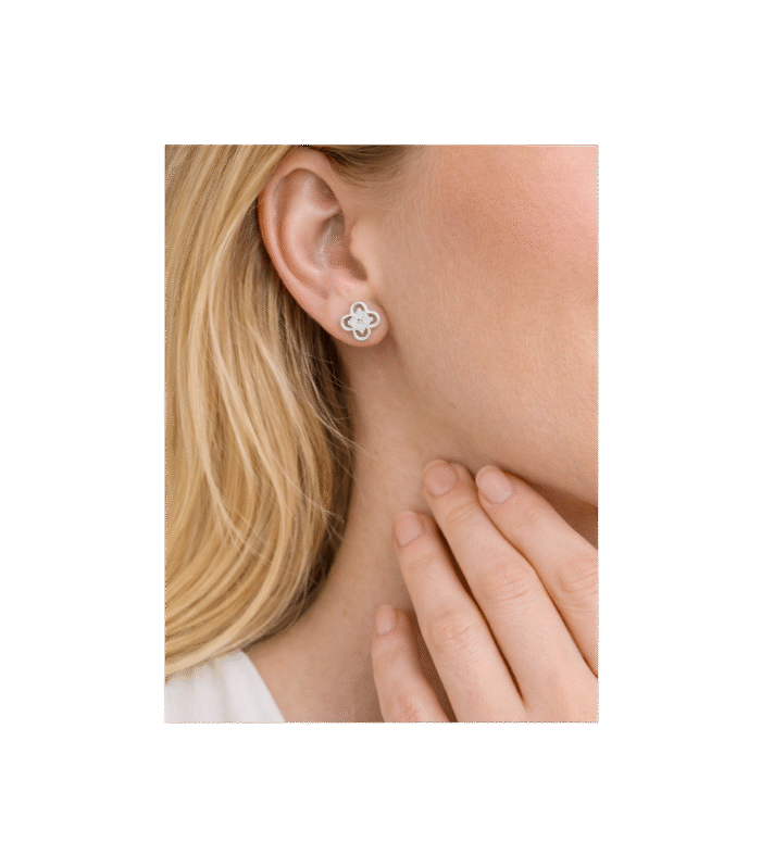 Zirkon Taşlı Yonca Çivi Küpe